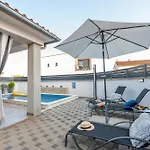 House Adeo With Private Pool,