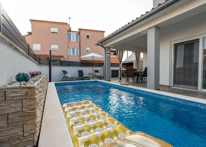 House Adeo With Private Pool, *