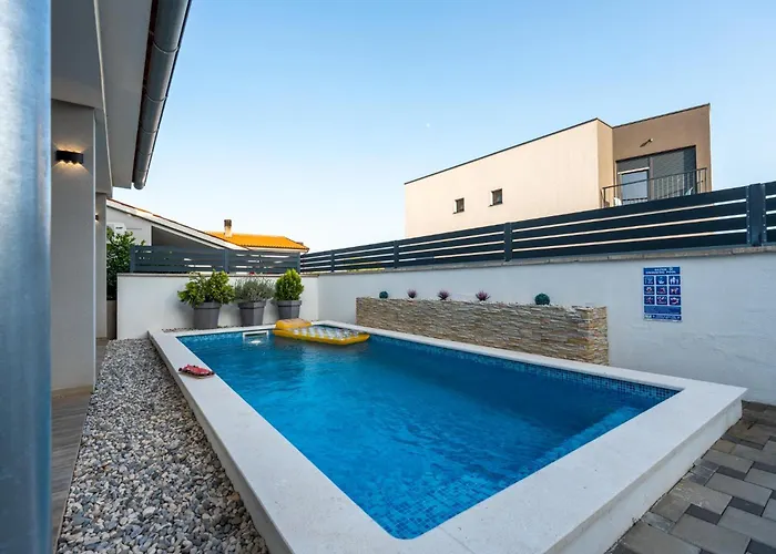 House Adeo With Private Pool, *