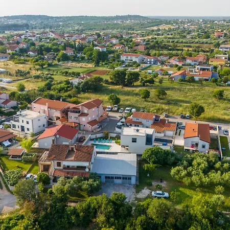House Adeo With Private Pool, Villa Pula