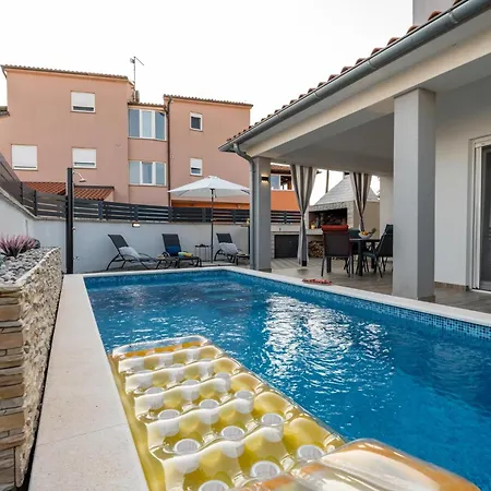 House Adeo With Private Pool, *