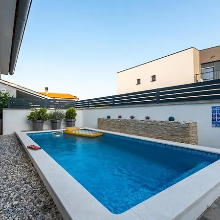 House Adeo With Private Pool, *