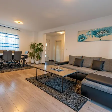 House Adeo With Private Pool, *