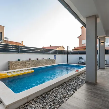 House Adeo With Private Pool, Villa