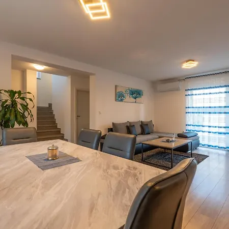 House Adeo With Private Pool, Pula