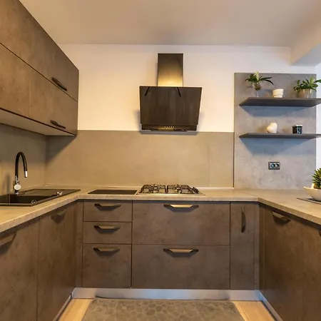 House Adeo With Private Pool, Villa *