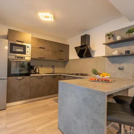 House Adeo With Private Pool, Villa