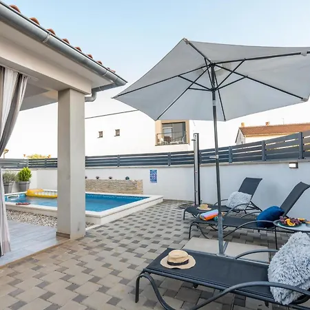 House Adeo With Private Pool,