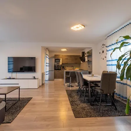 House Adeo With Private Pool, Villa