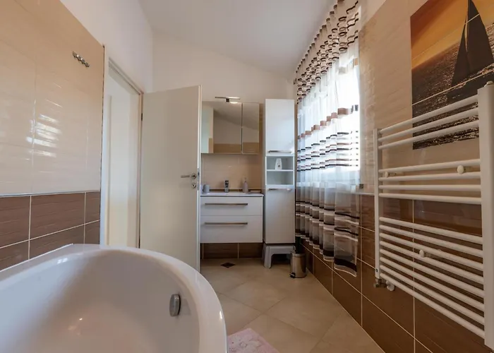 House Adeo With Private Pool, Вілла Пула