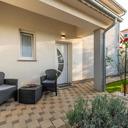 House Adeo With Private Pool, * Пула